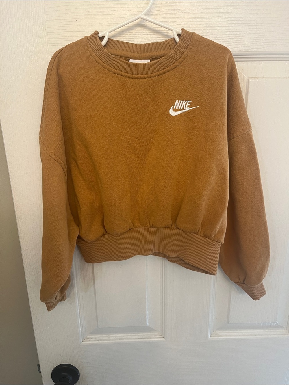 Nike Girls Crewneck Cropped Sweatshirt in Caramel Brown with White Logo XS